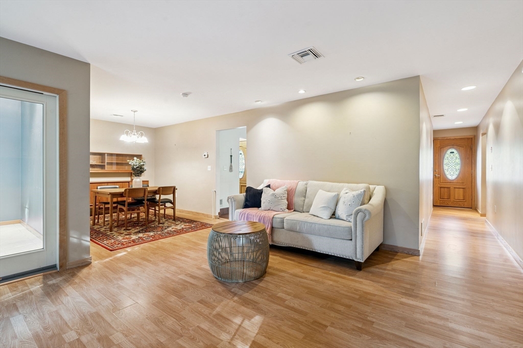 5 Lee Way Georgetown, MA 01833 - Photo 7 of 33 Gallery Image 7