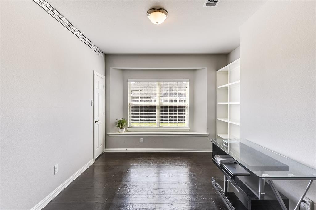 211 Stonegate Way Red Oak, TX 75154 - Photo 16 of 40