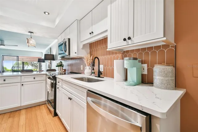 $3,600 | 411 South Bayshore Boulevard, Unit 2, Safety Harbor, FL 34695