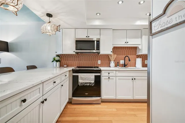 $3,600 | 411 South Bayshore Boulevard, Unit 2, Safety Harbor, FL 34695