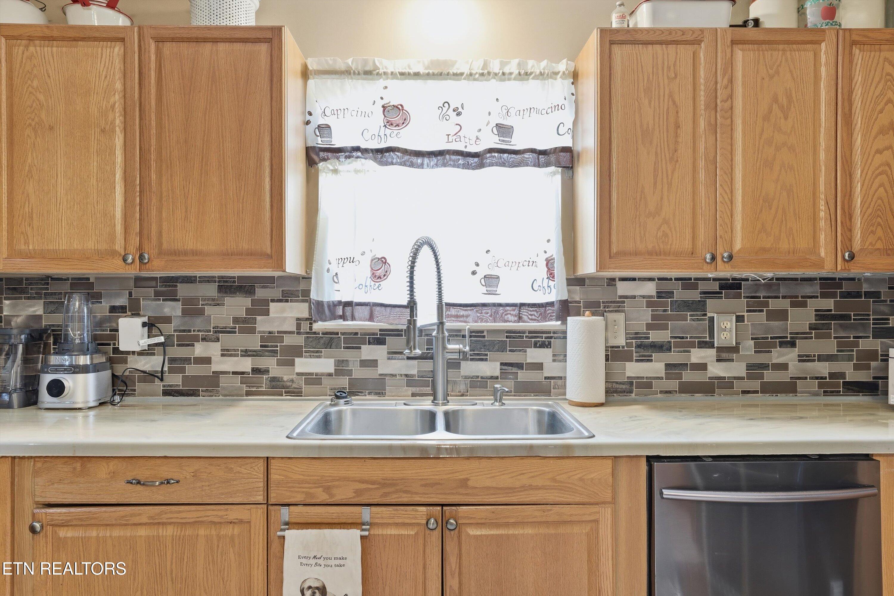 7001 Calvary Way Corryton, TN 37721 - Photo 8 of 20 08-7001 Calvary Way-8