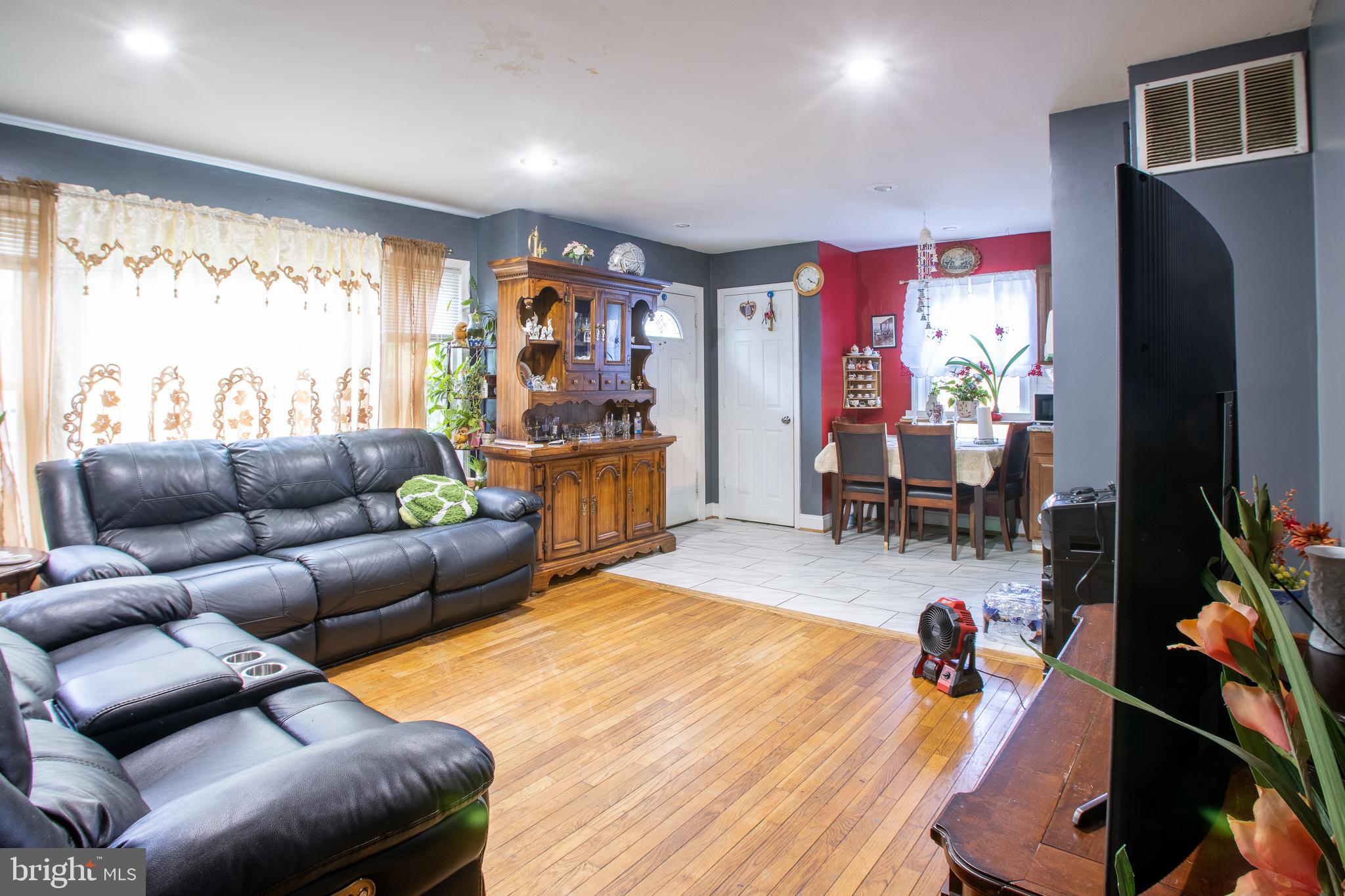 6607 Stanton Road Hyattsville, MD 20784 - Photo 5 of 31