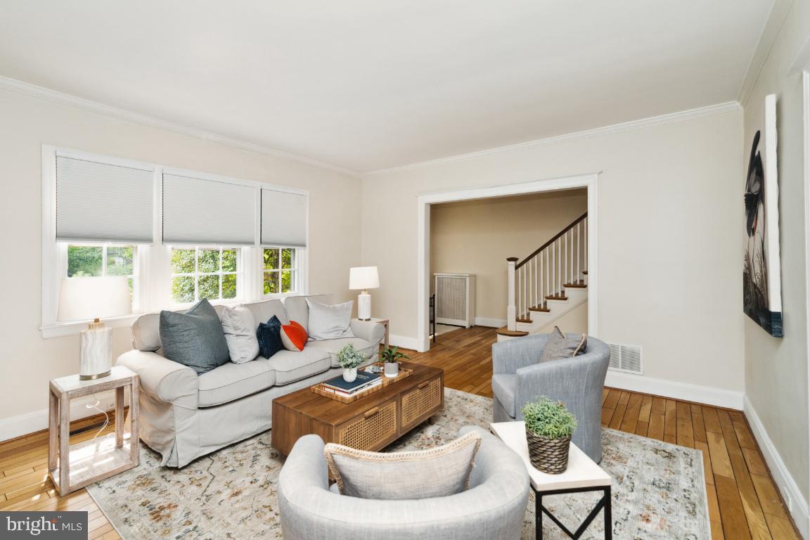 4212 Wickford Road Baltimore, MD 21210 - Photo 5 of 36 Spacious Living Room