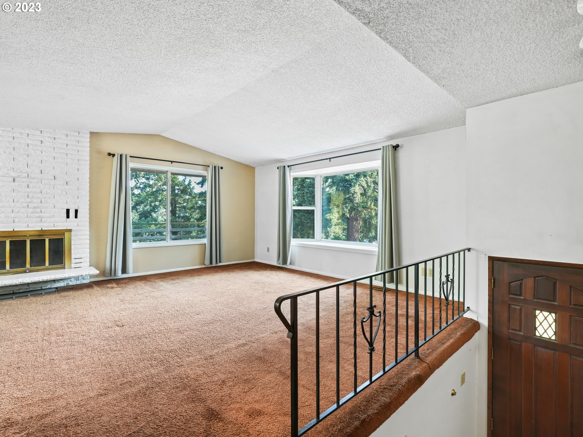 17613 Forsythe Road Oregon City, OR 97045 - Photo 4 of 4 a view of a hallway with windows