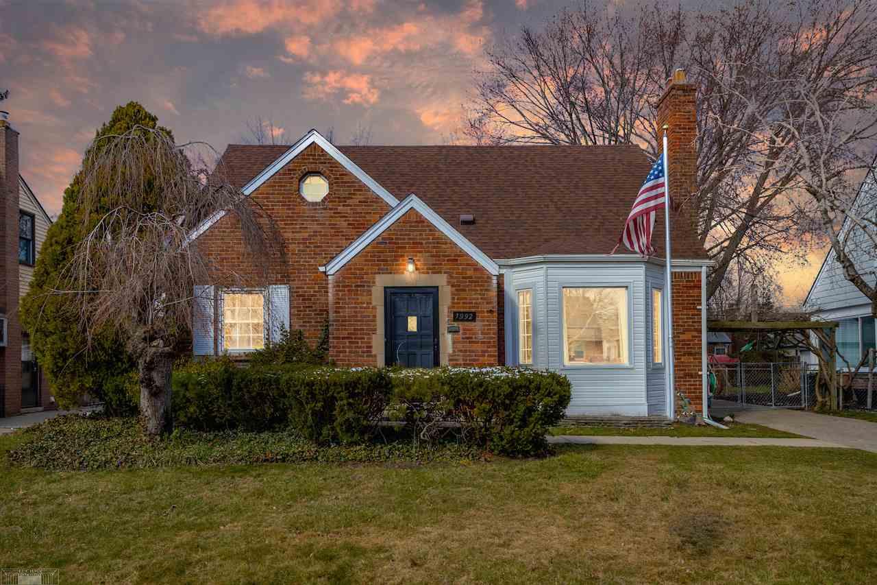 1992 Oxford Road Grosse Pointe Woods, MI 48236 - Photo 1 of 47