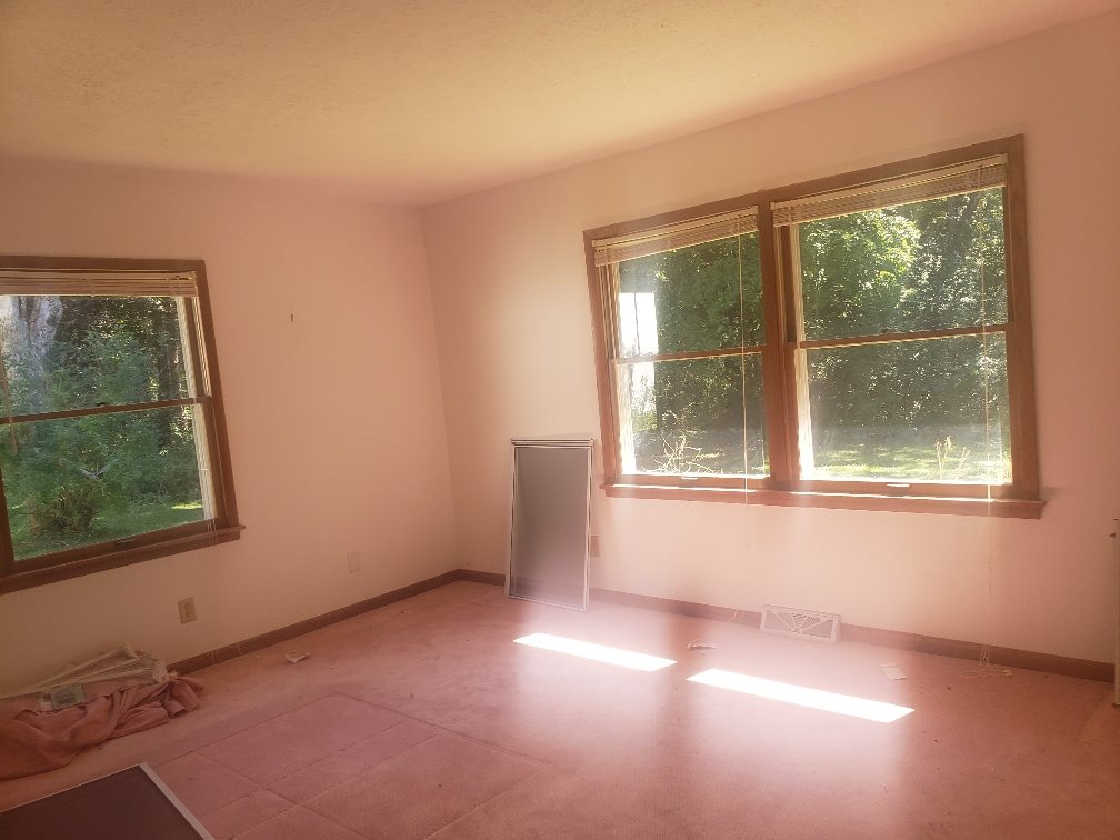 2432 Freeport Road Rockton, IL 61072 - Photo 20 of 22 an empty room with a window