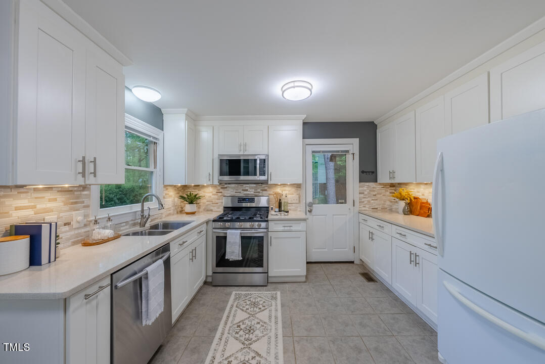 20 Strawberry Ridge Lane Durham, NC 27713 - Photo 16 of 28 Kitchen