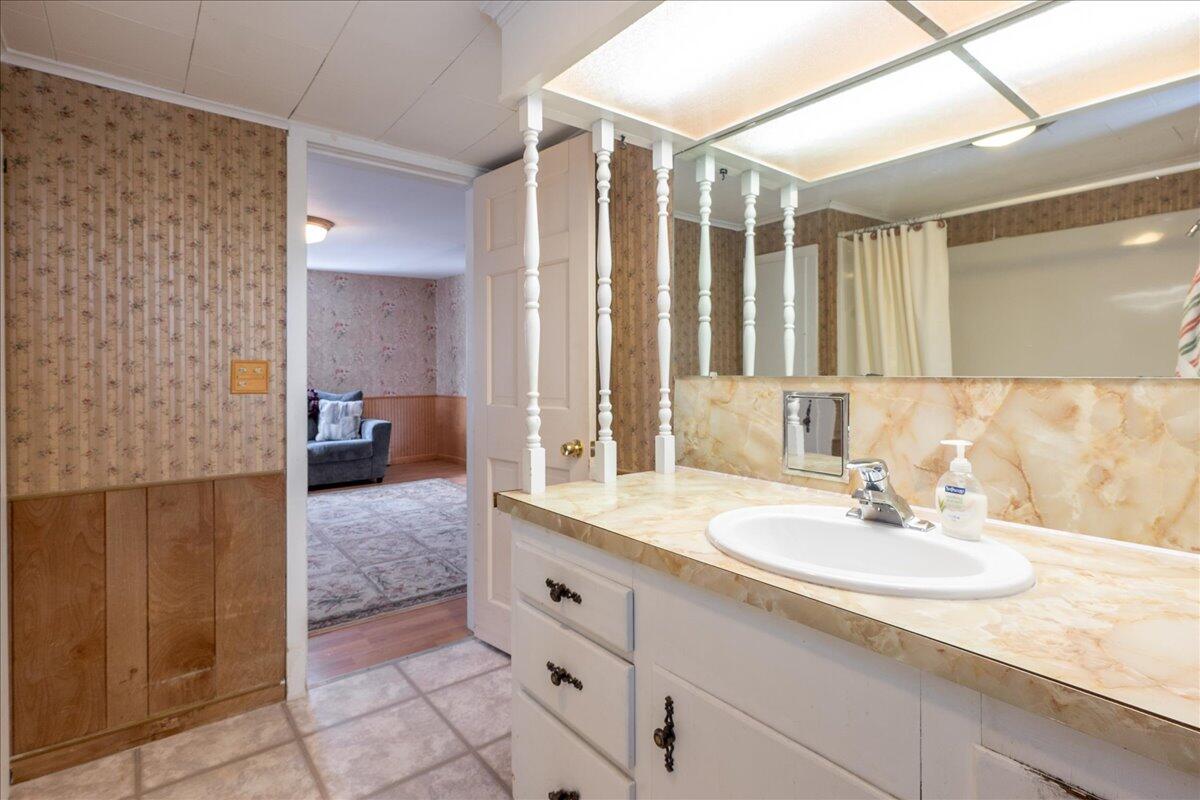 80 Holmes Street Rockland, ME 04841 - Photo 27 of 66 18-80 Holmes-18