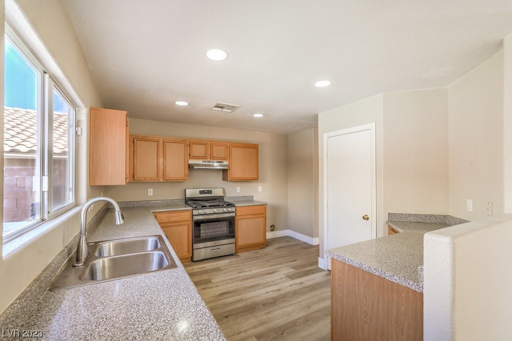 9482 Joe Robby Court Las Vegas, NV 89148 - Photo 13 of 33