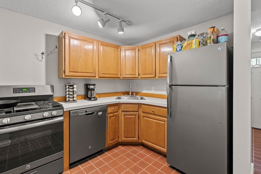115 Pilgrim Road, Unit 115 Haverhill, MA 01832 - Photo 2 of 16 Gallery Image 2
