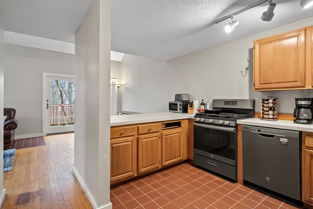 115 Pilgrim Road, Unit 115 Haverhill, MA 01832 - Photo 3 of 16 Gallery Image 3
