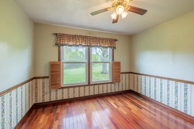 $515,000 | 207 Pleasant View Road, Rose Hill, VA 24281