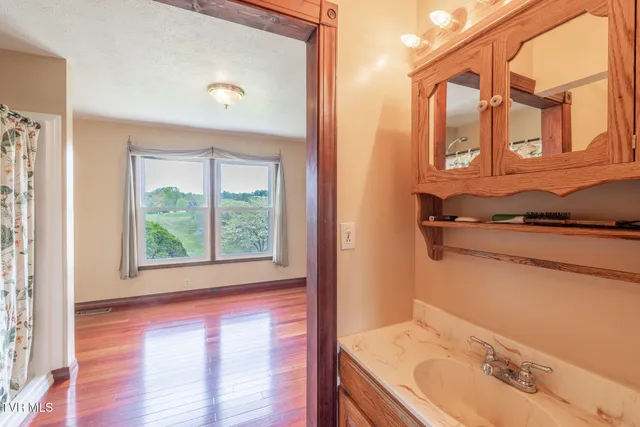 $515,000 | 207 Pleasant View Road, Rose Hill, VA 24281