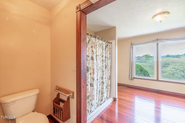 $515,000 | 207 Pleasant View Road, Rose Hill, VA 24281