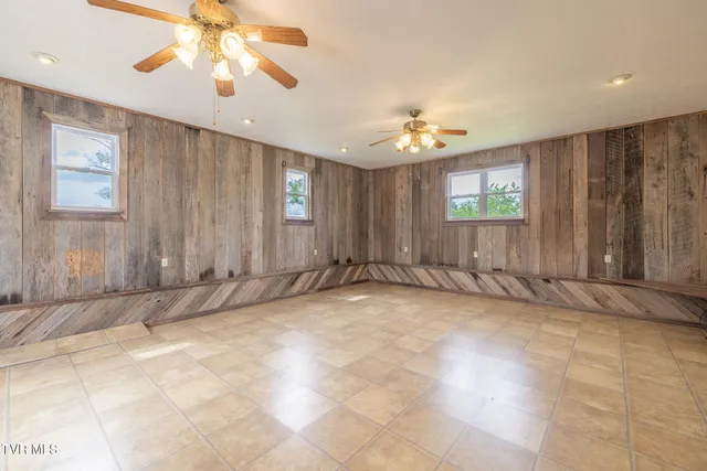 $515,000 | 207 Pleasant View Road, Rose Hill, VA 24281