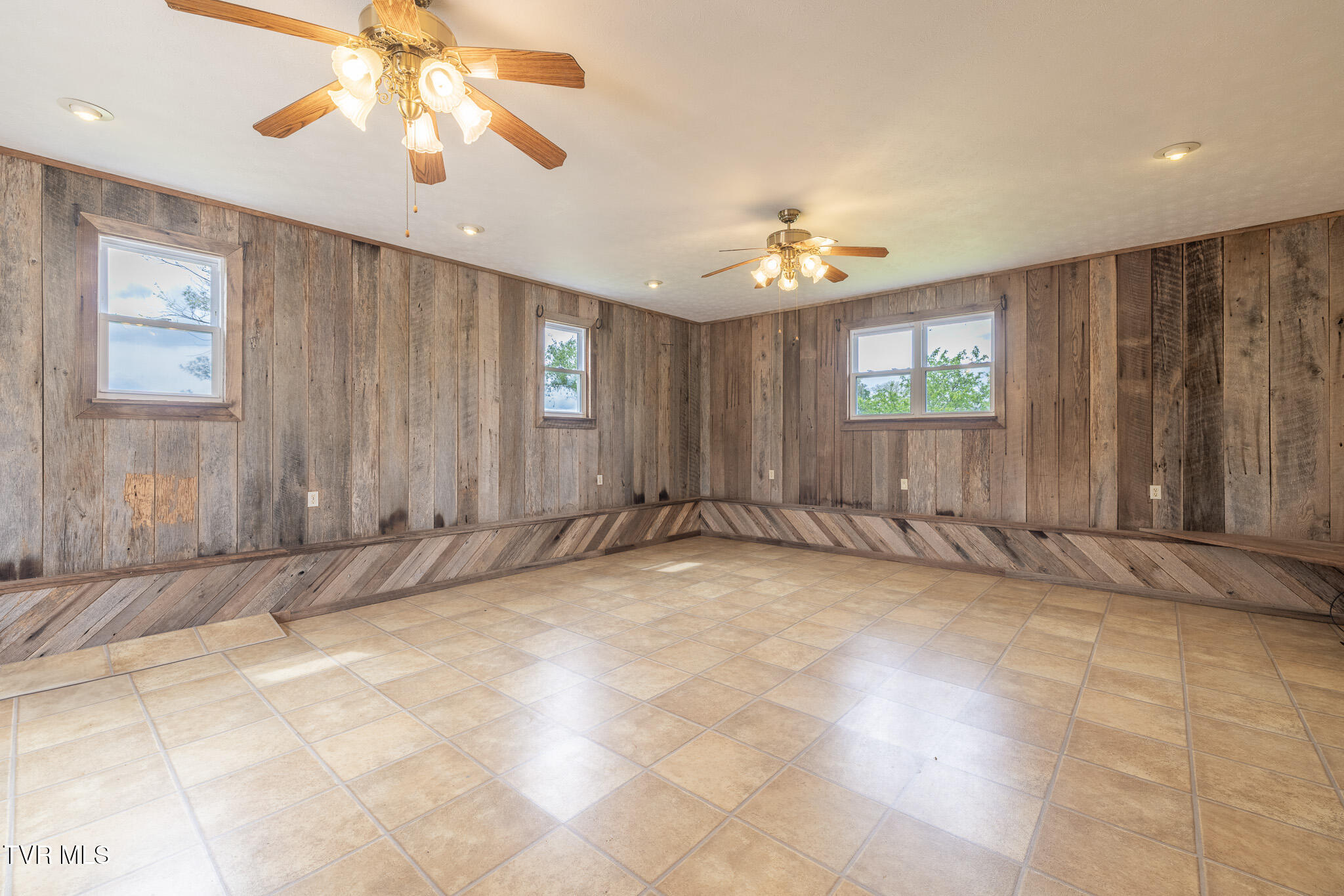 207 Pleasant View Road Rose Hill, VA 24281 - Photo 19 of 53 1R9A2865-HDR