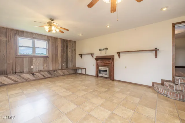 $515,000 | 207 Pleasant View Road, Rose Hill, VA 24281