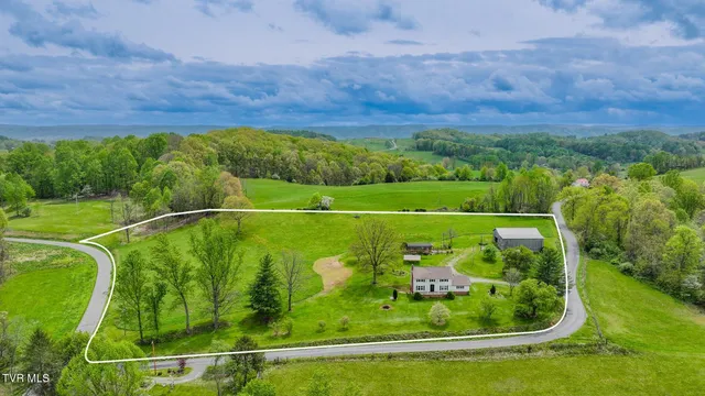 $515,000 | 207 Pleasant View Road, Rose Hill, VA 24281