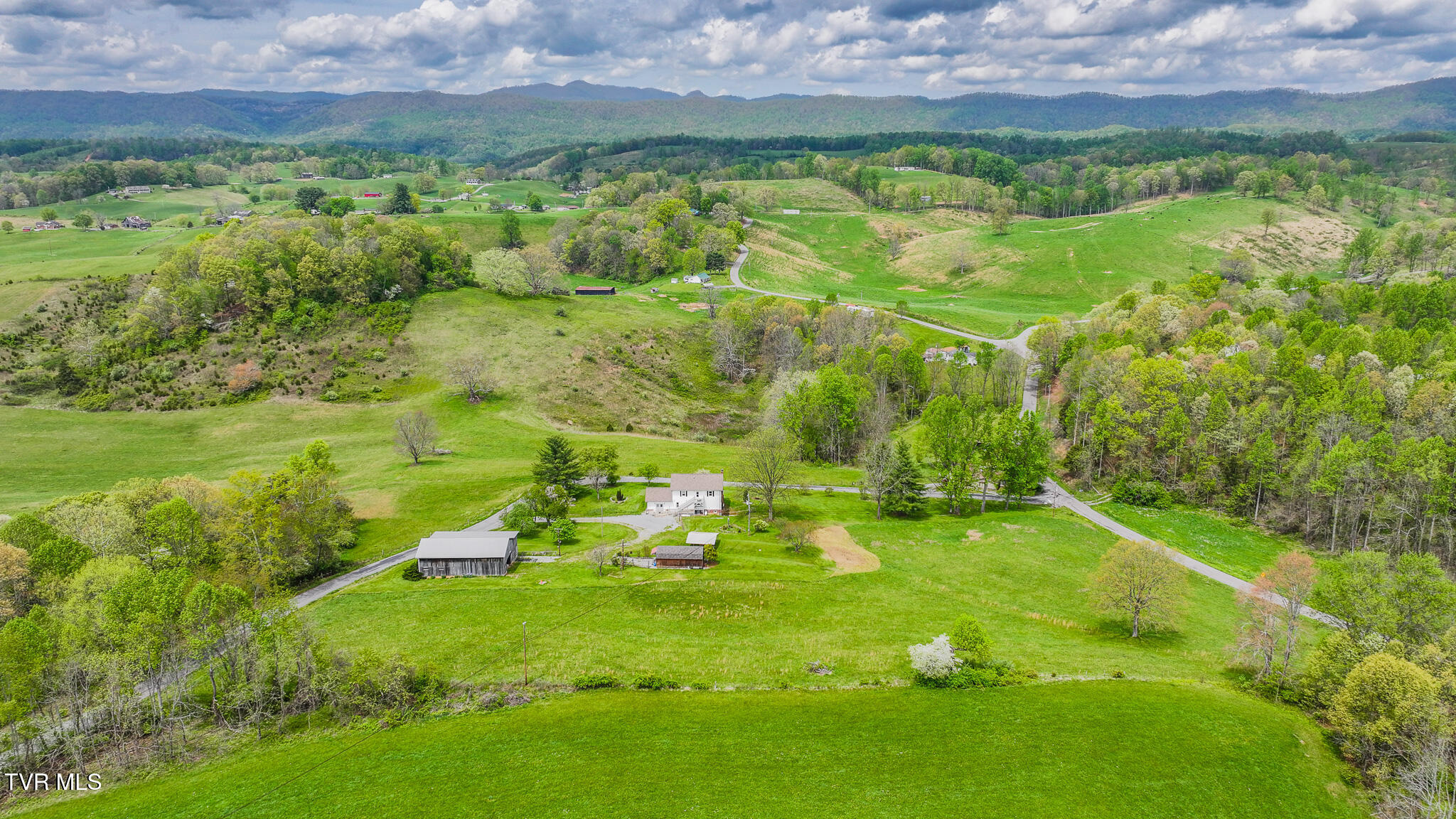 207 Pleasant View Road Rose Hill, VA 24281 - Photo 40 of 53 DJI_20250422122853_0255_D-HDR