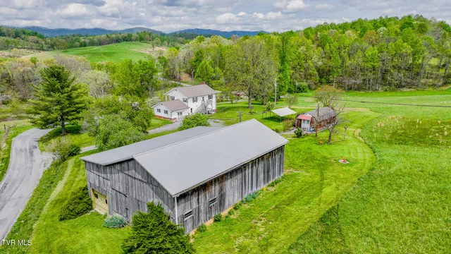 $515,000 | 207 Pleasant View Road, Rose Hill, VA 24281