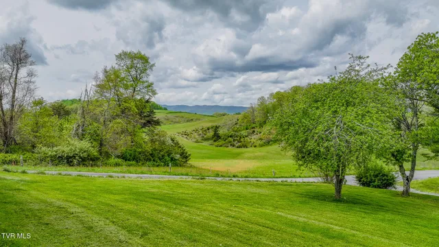 $515,000 | 207 Pleasant View Road, Rose Hill, VA 24281