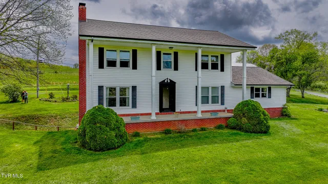 $515,000 | 207 Pleasant View Road, Rose Hill, VA 24281