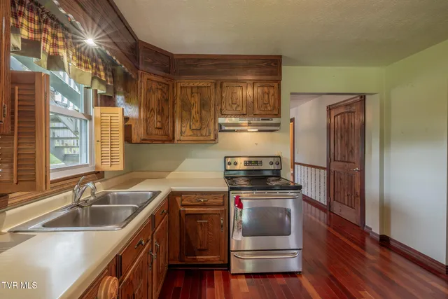 $515,000 | 207 Pleasant View Road, Rose Hill, VA 24281