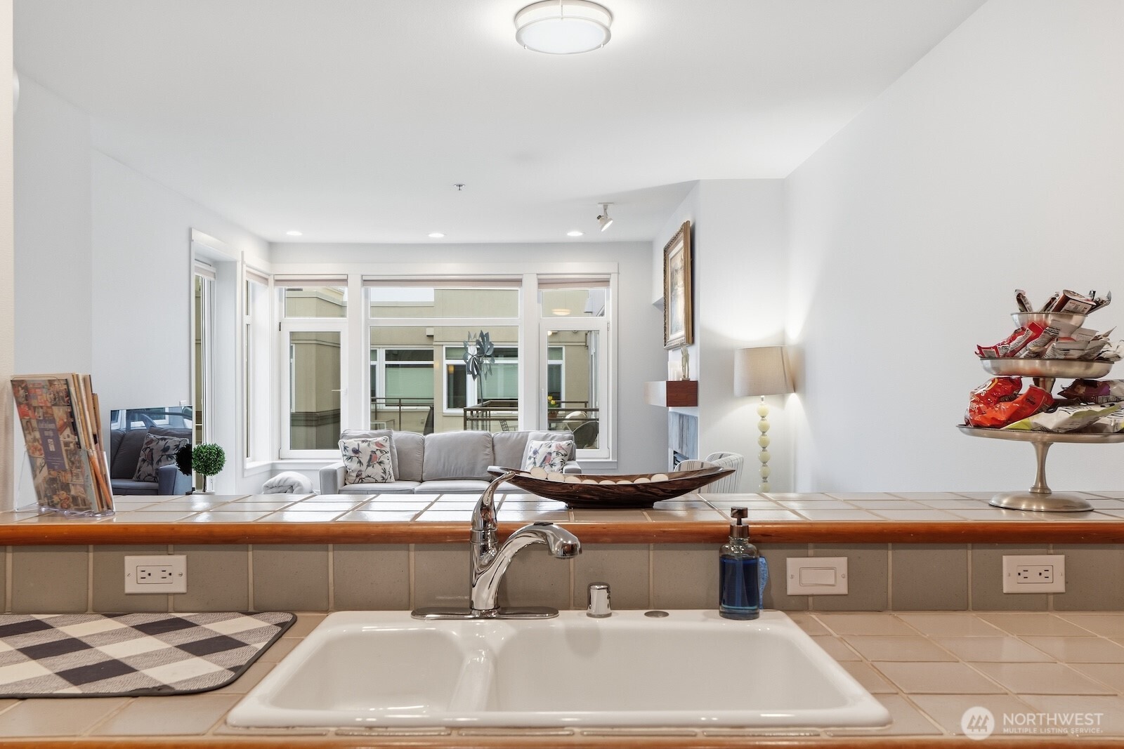 2000 Alaskan Way, Unit 553 Seattle, WA 98121 - Photo 15 of 33 a living room with kitchen island granite countertop furniture and a fireplace