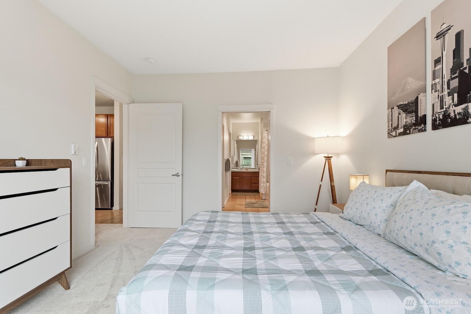 2000 Alaskan Way, Unit 553 Seattle, WA 98121 - Photo 19 of 33 a bedroom with a bed and closet