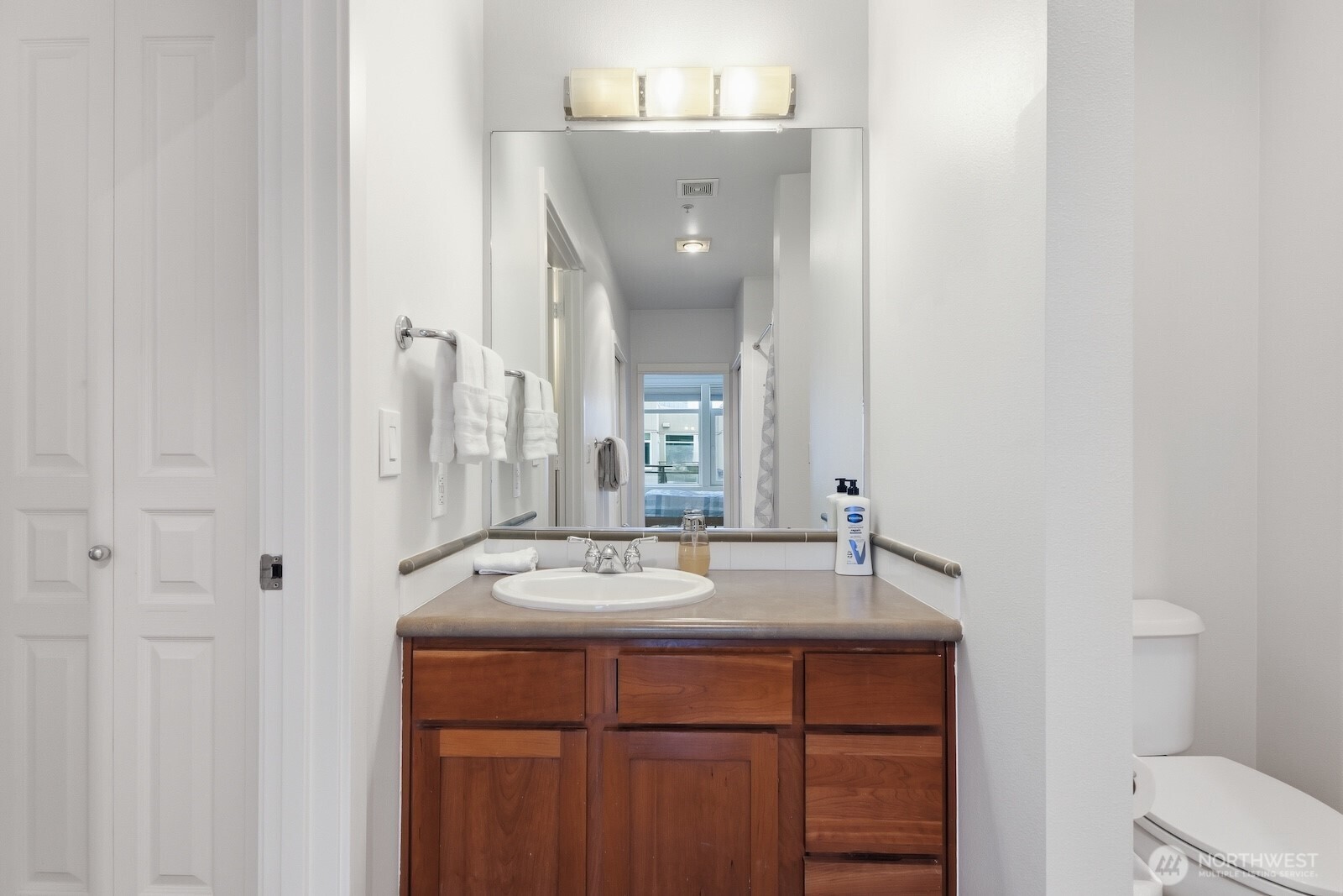 2000 Alaskan Way, Unit 553 Seattle, WA 98121 - Photo 20 of 33 a bathroom with a sink and a mirror