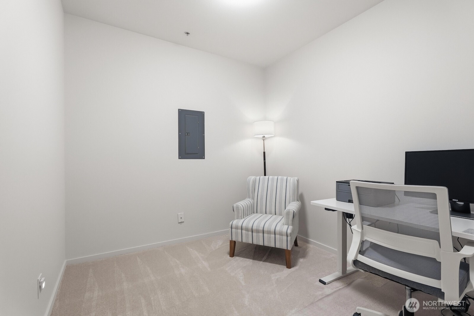 2000 Alaskan Way, Unit 553 Seattle, WA 98121 - Photo 22 of 33 a bedroom with a bed and a chair