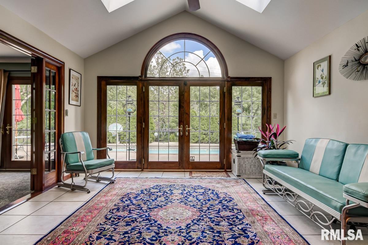 2009 Oak Creek Road Springfield, IL 62704 - Photo 11 of 50 Gallery Image 11