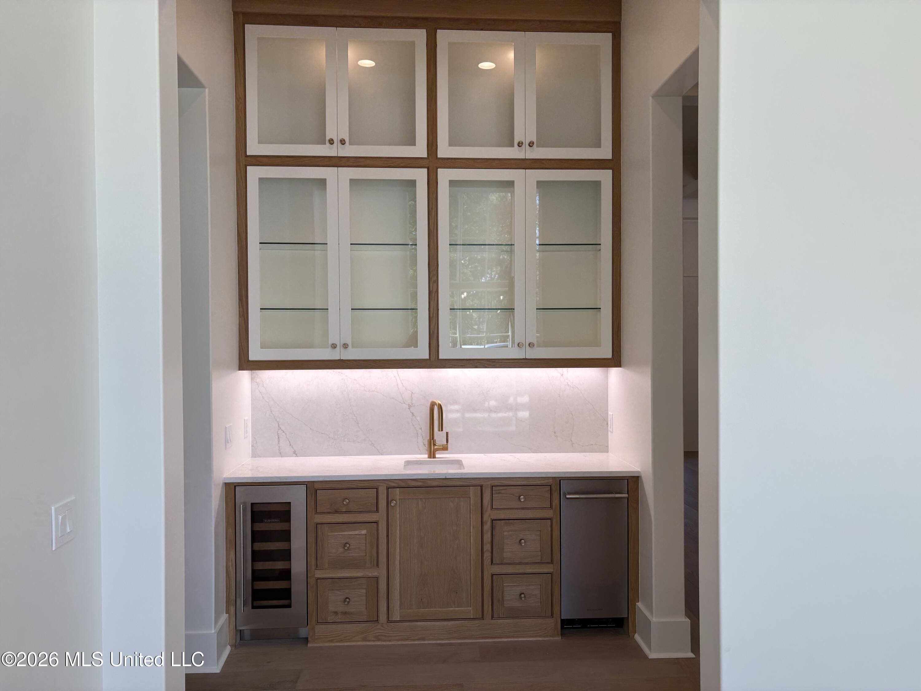 115 Hidden Glades Ridgeland, MS 39157 - Photo 4 of 15 Wet Bar