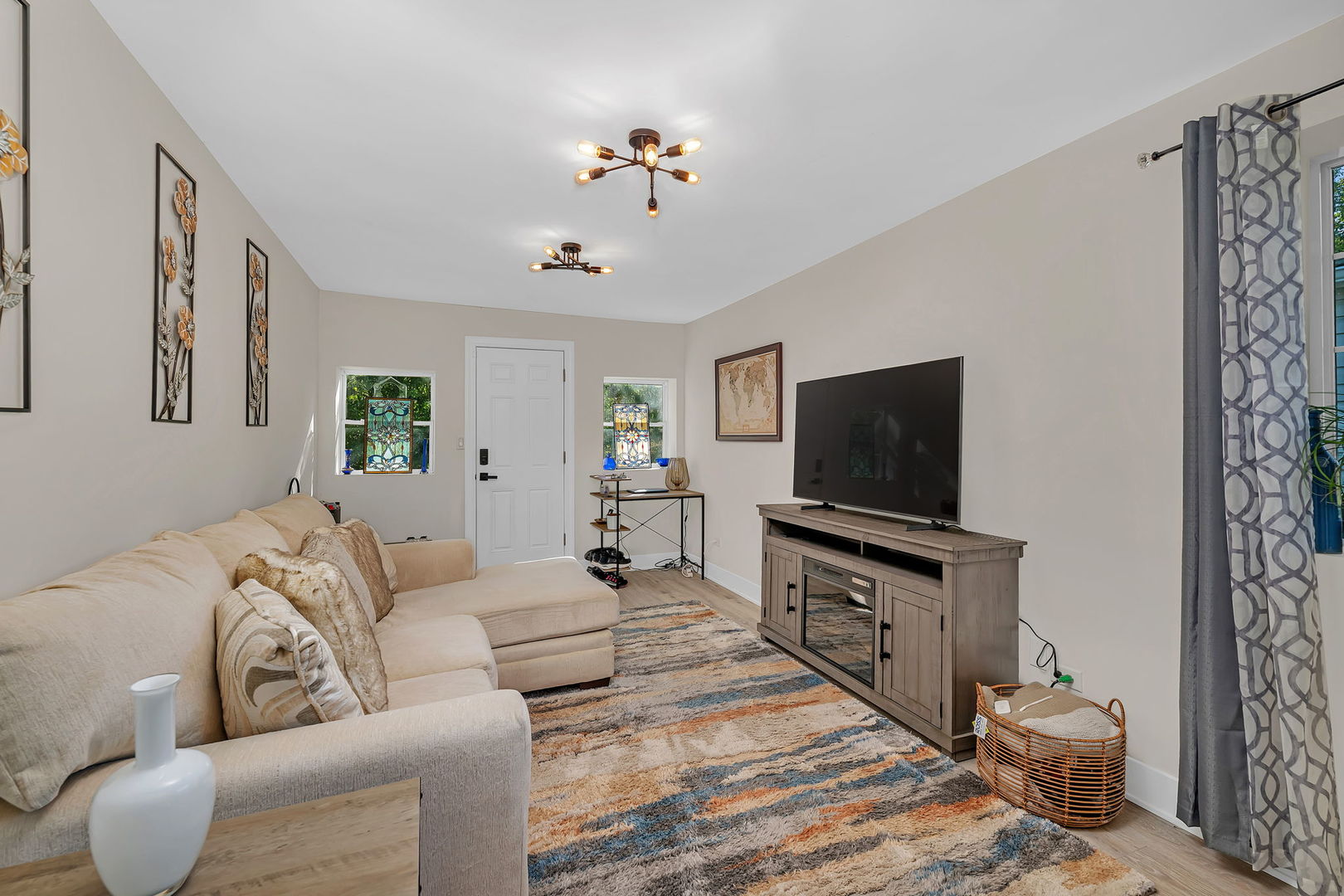 128 South Villa Avenue Addison, IL 60101 - Photo 15 of 43 a living room with furniture and a flat screen tv