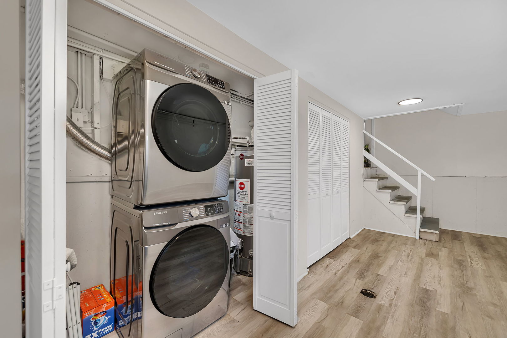128 South Villa Avenue Addison, IL 60101 - Photo 25 of 43 a view of a hallway with washer and dryer
