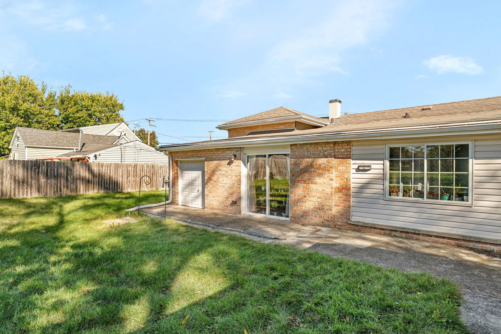 128 South Villa Avenue Addison, IL 60101 - Photo 27 of 43 a front view of a house with garden