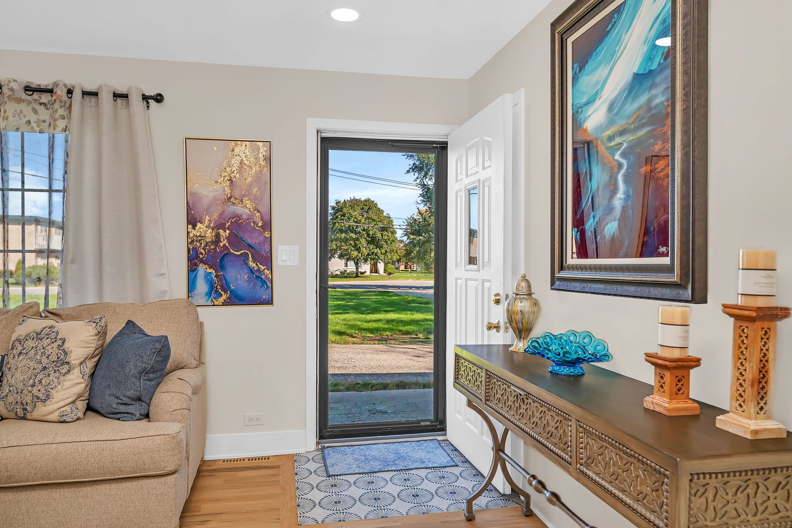 128 South Villa Avenue Addison, IL 60101 - Photo 4 of 43 a living room with furniture