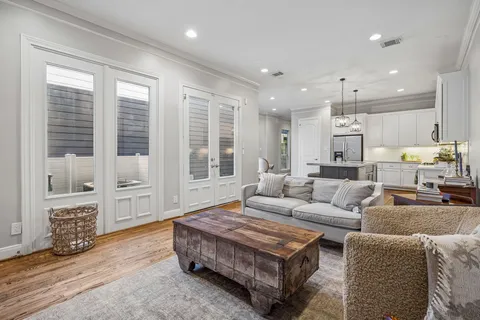 $709,999 | 1022 East 27th Street, Houston, TX 77009