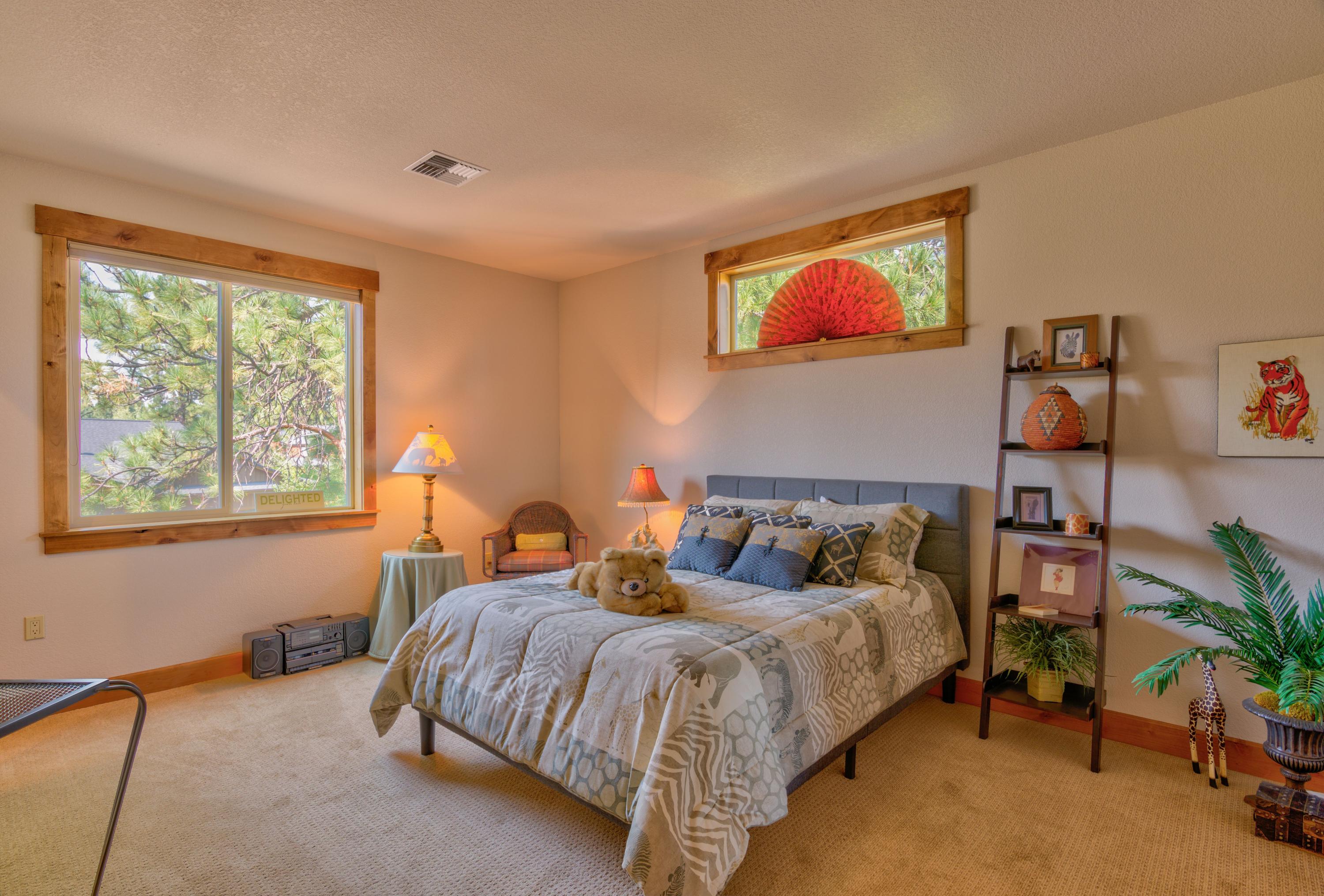 60444 Snap Shot Loop Bend, OR 97702 - Photo 16 of 38 Upstairs bedroom