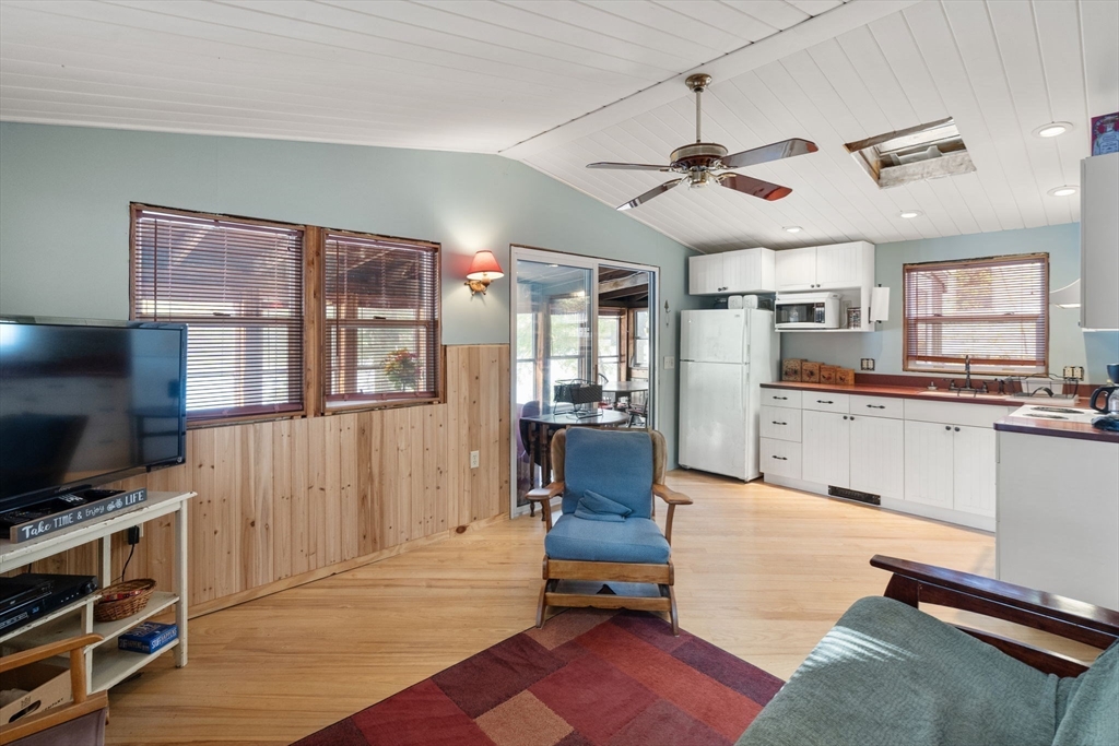 105 Shore Road Sturbridge, MA 01566 - Photo 12 of 26