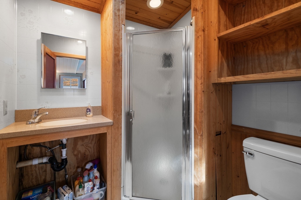 105 Shore Road Sturbridge, MA 01566 - Photo 17 of 26