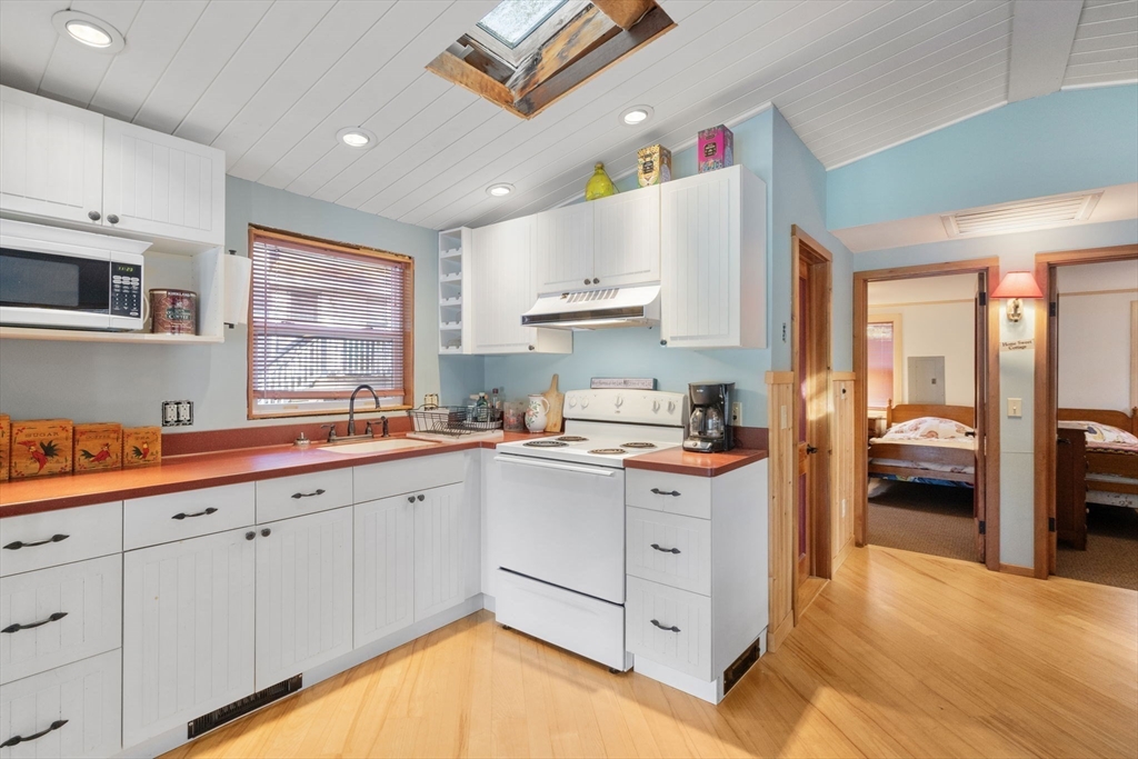 105 Shore Road Sturbridge, MA 01566 - Photo 7 of 26