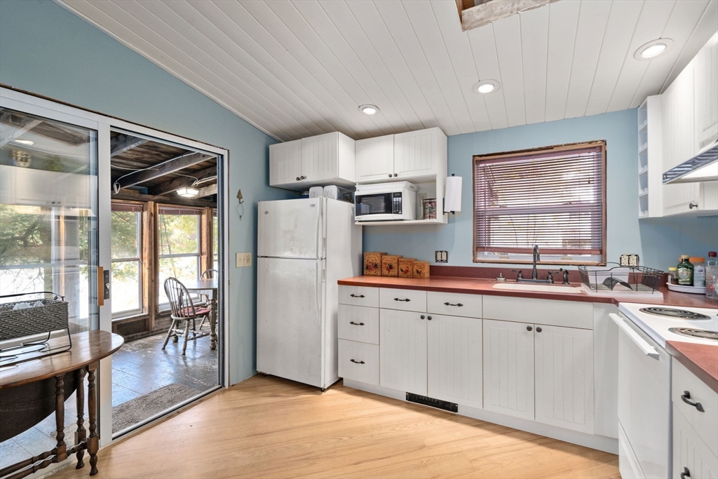 105 Shore Road Sturbridge, MA 01566 - Photo 8 of 26