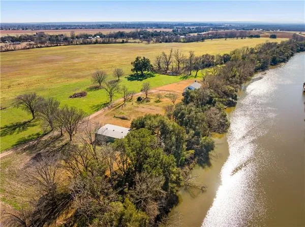 $669,000 | 664 Riverview Drive, Natchez, LA 71456