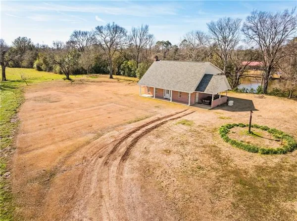 $669,000 | 664 Riverview Drive, Natchez, LA 71456