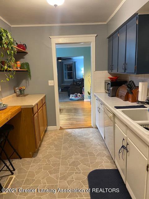 6301 Rosedale Road Lansing, MI 48911 - Photo 10 of 37 IMG_4305