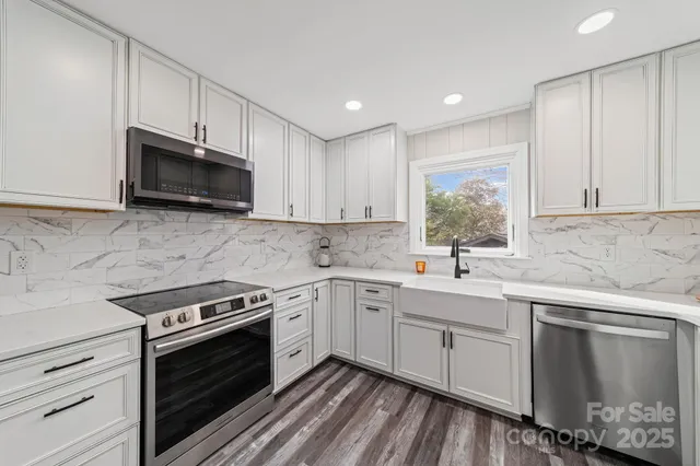 $579,999 | 6514 Highwood Place, Charlotte, NC 28210