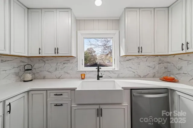 $579,999 | 6514 Highwood Place, Charlotte, NC 28210