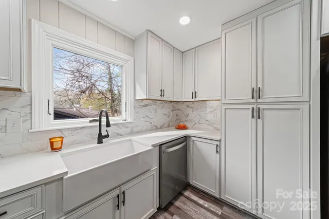 $579,999 | 6514 Highwood Place, Charlotte, NC 28210