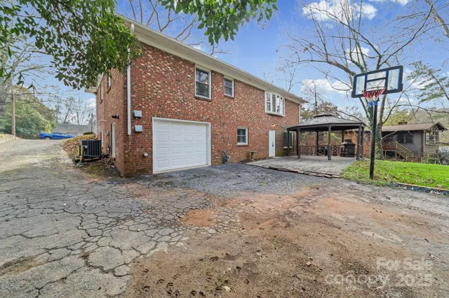 $579,999 | 6514 Highwood Place, Charlotte, NC 28210